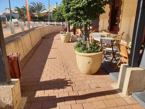 Northampton Motor Hotel - Accommodation QLD 3