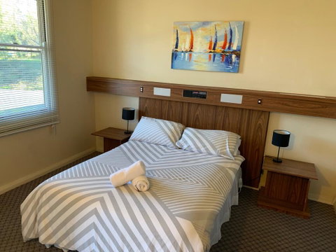 Nowa Nowa Hotel Motel - Accommodation QLD 2