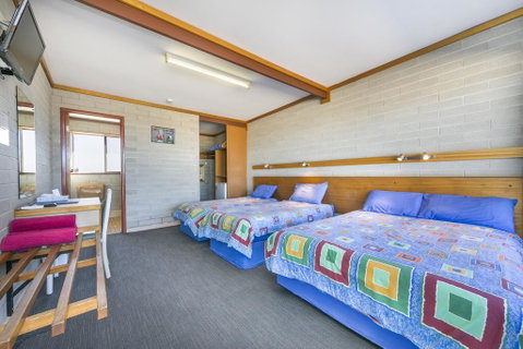 Nullarbor Roadhouse - Accommodation QLD 1