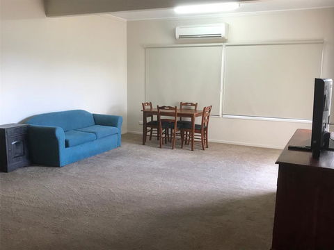O'Shea's Royal Hotel - Accommodation QLD 1