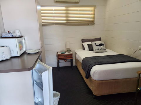 O'Sheas Windsor Hotel - Accommodation QLD 1