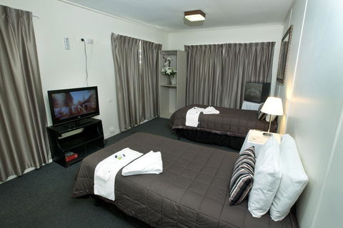 O'Sheas Windsor Hotel - Accommodation QLD 0