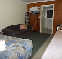 Oakridge Motel Tourist Park - Accommodation QLD