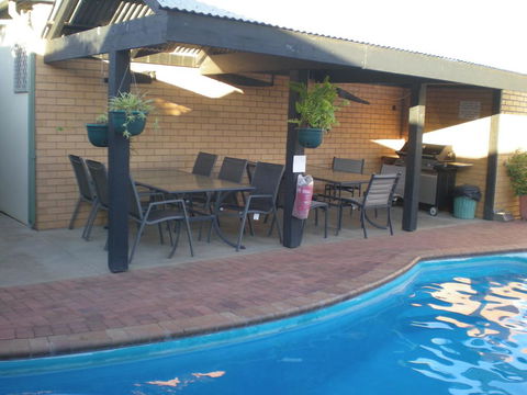 Oasis Motor Inn - Accommodation QLD 0