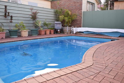 Oasis Motor Inn - Accommodation QLD 1