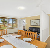 Ocean Blue Apartment Five - ground floor apartment - Accommodation QLD