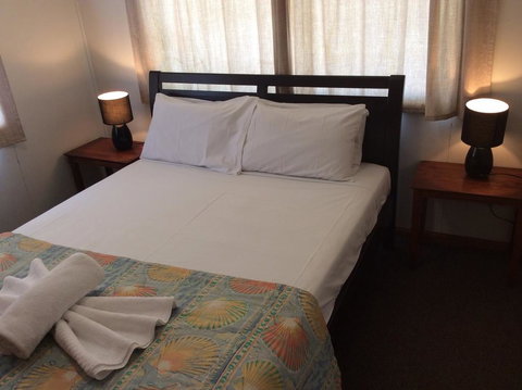 Ocean Breeze Units - Accommodation QLD 3