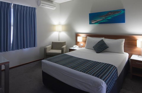Ocean Centre Hotel - Accommodation QLD 3
