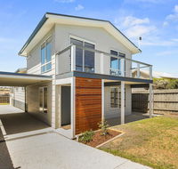 Ocean Chill 10 Minutes Drive to Phillip Island Pet Friendly Family Home Sleeps 8 - Accommodation QLD