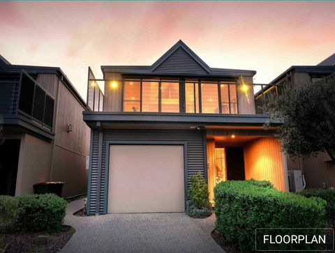 Ocean Grove House With Fantastic Ocean Views - Accommodation QLD 0
