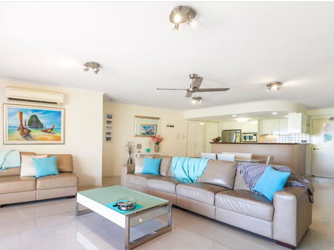Ocean Isles Seaside Luxury - Accommodation QLD 1