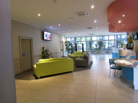 Ocean View Studios 75 The Strand, Free Fast Wifi/Foxtel - Accommodation QLD 2
