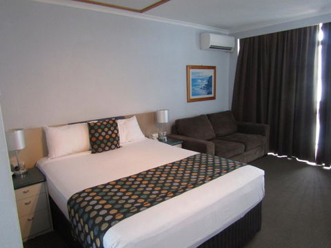 Ocean View Studios 75 The Strand, Free Fast Wifi/Foxtel - Accommodation QLD 3