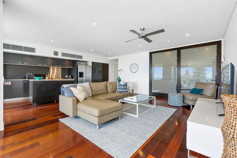 OCEAN VIEWS @ NOR NOR EAST 201 - Accommodation QLD 3