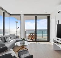 Ocean Views Apartment with Rooftop Pool - Accommodation QLD