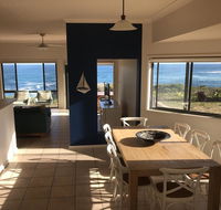 Ocean Views' 4 Ocean Street - air conditioned luxury with beautiful ocean views - Accommodation QLD