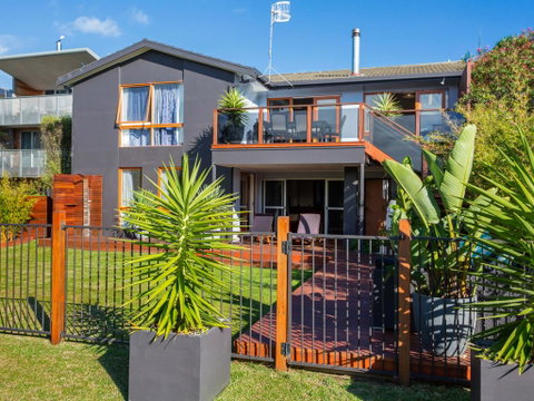 Ocean's 30 - Ultimate Beach Frontage - Accommodation QLD 0