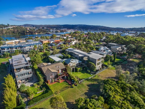 Ocean's 30 - Ultimate Beach Frontage - Accommodation QLD 2