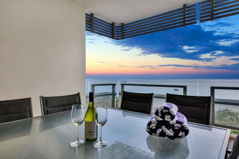 Oceana Darwin Central Oceanfront 3 Bedroom 2 Lounge Room Pool Gym Tennis Court Sleeps 9 - Accommodation QLD 0