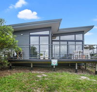 OCEANS 12 - modern ocean view villa - Accommodation QLD