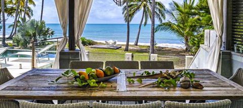 Oceans Edge Beach House At Oak Beach - Accommodation QLD 2