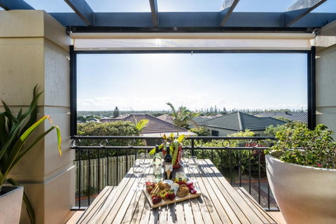Oceanside - Accommodation QLD 2