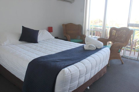 Oceanside Hawks Nest - Accommodation QLD 3
