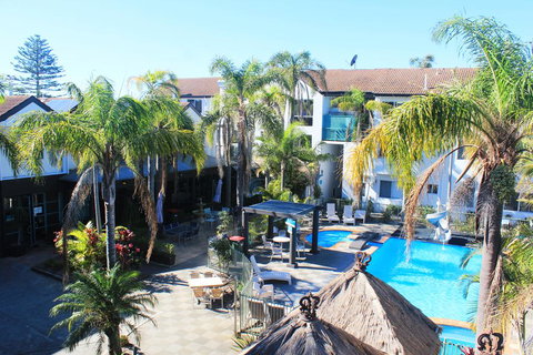 Oceanside Hawks Nest - Accommodation QLD 1