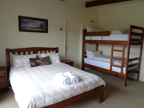 Off Mountain Accommodation - Accommodation QLD 2