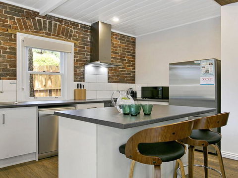 Old Bank Stables - 3 Night Weekends For Price Of 2 - Accommodation QLD 1