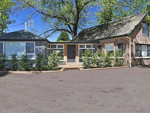 Old Bank Stables - 3 Night Weekends For Price Of 2 - Accommodation QLD 0