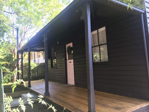 Old Railway Cottage - Accommodation QLD 0