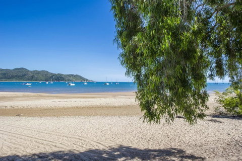 On The Beach - Accommodation QLD 0