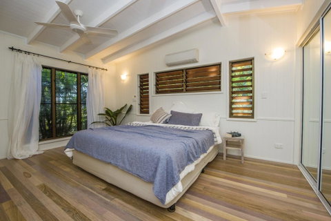 On The Beach - Accommodation QLD 3