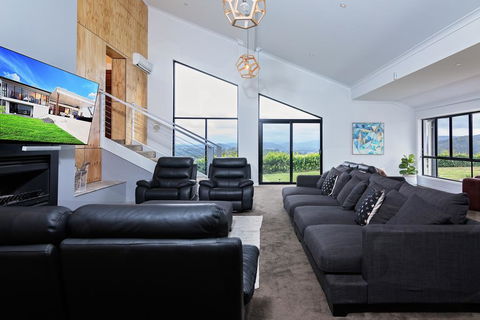 On Top Of The World - Accommodation QLD 2