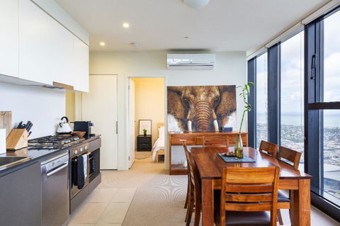 ON TOP OF THE WORLD - BEST VIEWS IN MELBOURNE !! - Accommodation QLD 0