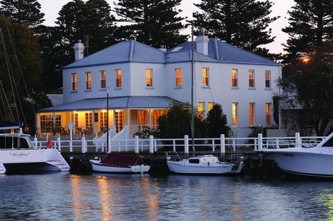 Oscars Waterfront Boutique Hotel - Accommodation QLD 3
