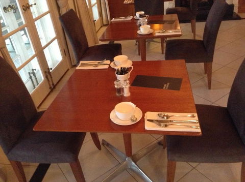 Oscars Waterfront Boutique Hotel - Accommodation QLD 1