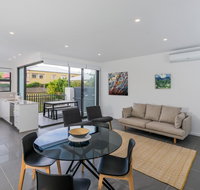 Oxford Steps - Executive 2BR Bulimba Apartment Across from the Park on Oxford St - Accommodation QLD
