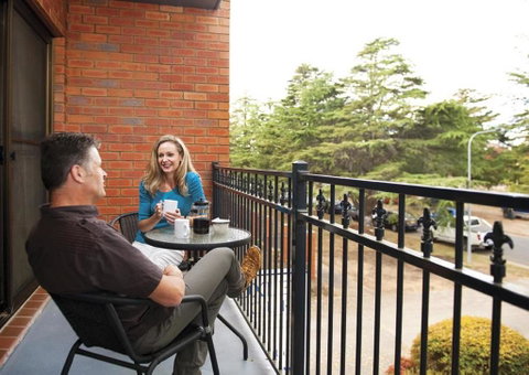 Oxley Court Serviced Apartments - Accommodation QLD 0