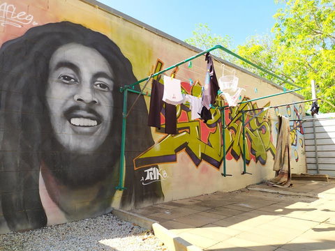 Palm Court Backpackers - Accommodation QLD 3