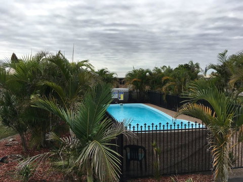 Palm Valley Motel - Accommodation QLD 2