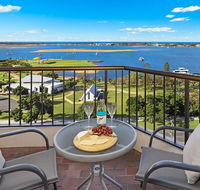 Palmerston Tower - Accommodation QLD