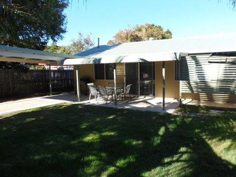 Palmgrove 2 - Rainbow Beach, Pet Friendly, Fully Fenced, Air Conditioned, Five Minutes To Beach - Accommodation QLD 1