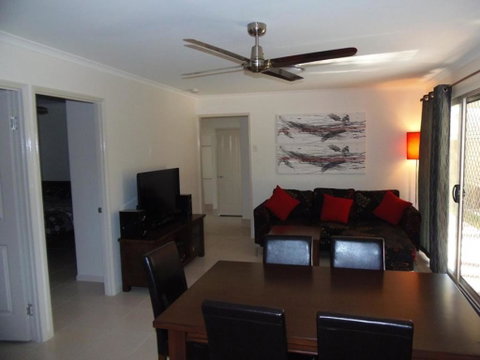 Palmgrove 2 - Rainbow Beach, Pet Friendly, Fully Fenced, Air Conditioned, Five Minutes To Beach - Accommodation QLD 0