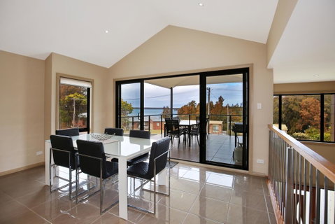 Panorama @ The Lake - Pet Friendly - 15 Mins To Hyams Beach - Accommodation QLD 1