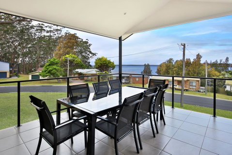 Panorama @ The Lake - Pet Friendly - 15 Mins To Hyams Beach - Accommodation QLD 0