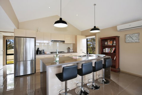 Panorama @ The Lake - Pet Friendly - 15 Mins To Hyams Beach - Accommodation QLD 3
