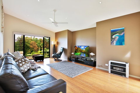 Panorama @ The Lake - Pet Friendly - 15 Mins To Hyams Beach - Accommodation QLD 2