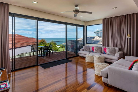 Panoramic Views From Private Roof Top Deck - Accommodation QLD 0